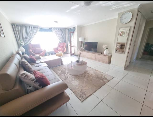 3 BEDROOM TOWNHOUSE FOR SALE IN MEYERSDAL